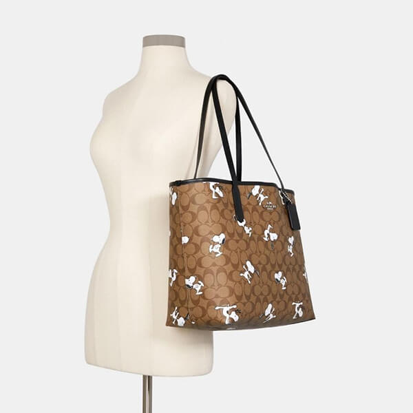 【コーチ X Peanuts】スヌーピープリントシティトート偽物